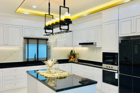 Villa in Pattaya, Thailand 5 bedrooms № 114095 - photo 6