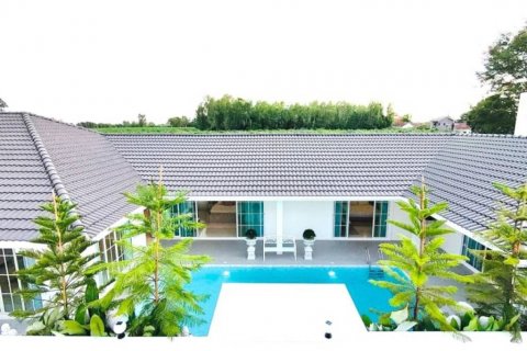 Villa in Pattaya, Thailand 5 bedrooms № 114095 - photo 1