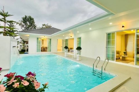 Villa in Pattaya, Thailand 5 bedrooms № 114095 - photo 2