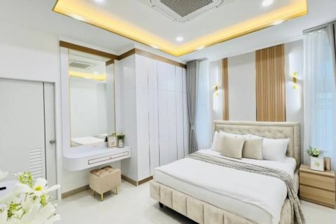 Villa in Pattaya, Thailand 5 bedrooms № 114095 - photo 9
