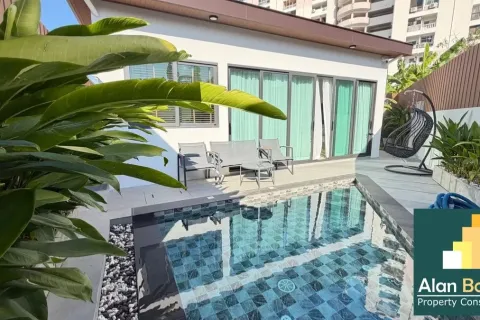 House in Pattaya, Thailand 3 bedrooms № 210949