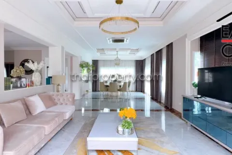 Casa de 4 dormitorios en Pattaya, Tailandia № 213177 - foto 3