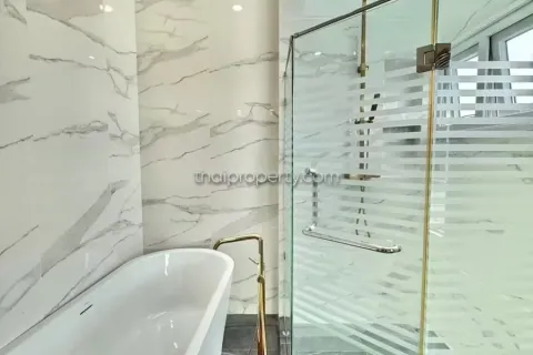 Casa de 4 dormitorios en Pattaya, Tailandia № 213177 - foto 7