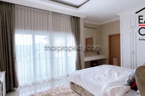 Casa de 4 dormitorios en Pattaya, Tailandia № 213177 - foto 5