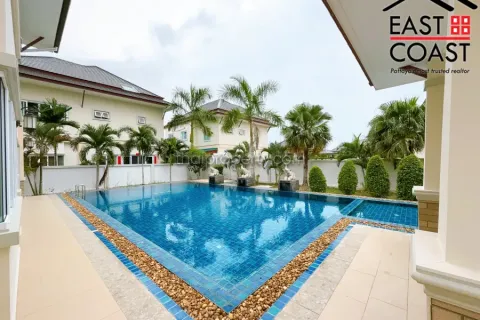 House in Pattaya, Thailand 4 bedrooms № 213177
