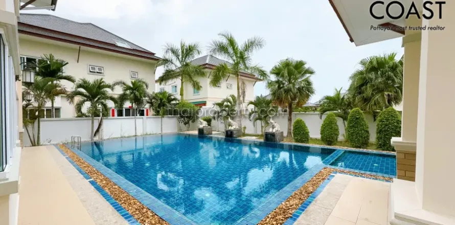 Casa de 4 dormitorios en Pattaya, Tailandia № 213177