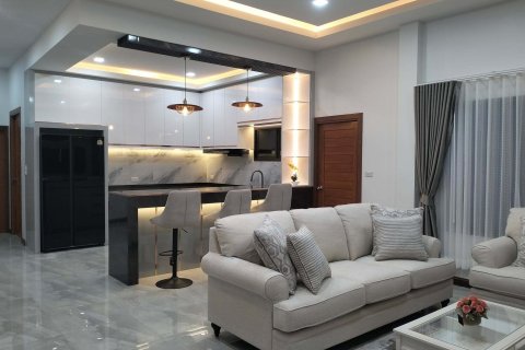 Вилла в Паттайе, Таиланд с 3 спальнями  № 147857 - фото 2