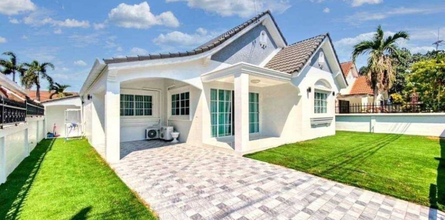 House in Pattaya, Thailand 3 bedrooms № 120203