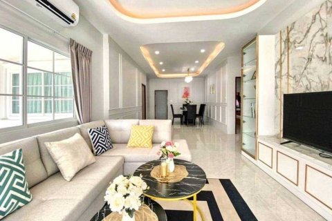 House in Pattaya, Thailand 3 bedrooms № 120203 - photo 4
