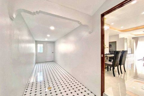 House in Pattaya, Thailand 3 bedrooms № 120203 - photo 10