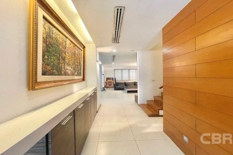 Дом в Ваттхане, Бангкок, Таиланд с 5 спальнями  № 160485