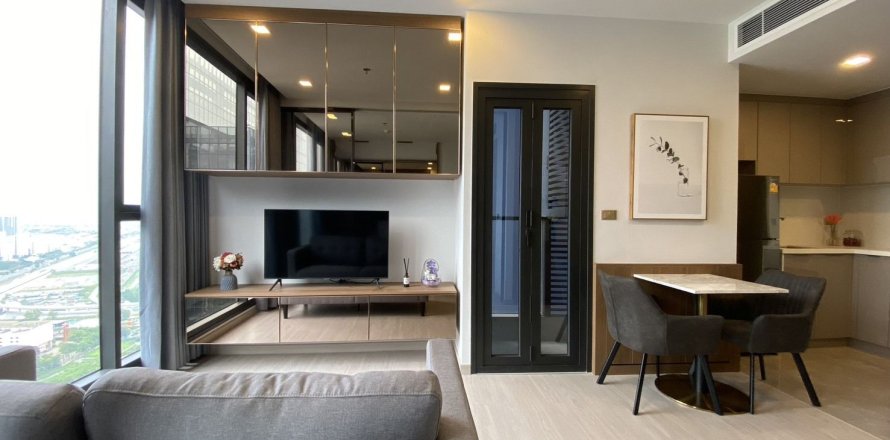 Studio dans le Condo à Huai Khwang, Bangkok, Thaïlande  № 160484