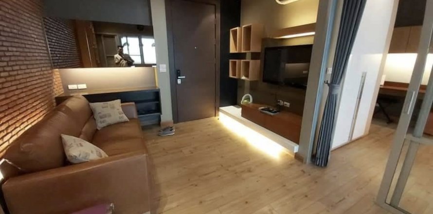 Studio in the Condo in Huai Khwang, Bangkok, Thailand  № 164727