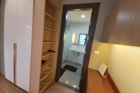 Studio in the Condo in Huai Khwang, Bangkok, Thailand  № 164727 - photo 9