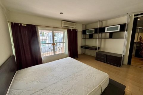 Townhouse in Bangkok, Thailand 3 bedrooms № 117876 - photo 21