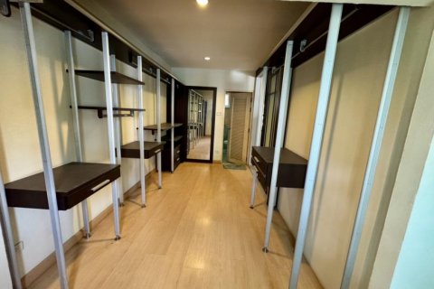 Townhouse in Bangkok, Thailand 3 bedrooms № 117876 - photo 27