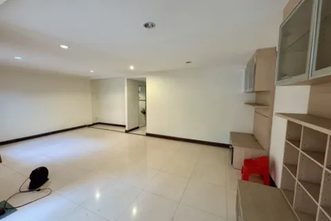 Townhouse in Bangkok, Thailand 3 bedrooms № 117876 - photo 4
