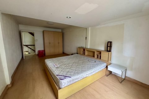 Townhouse in Bangkok, Thailand 3 bedrooms № 117876 - photo 15