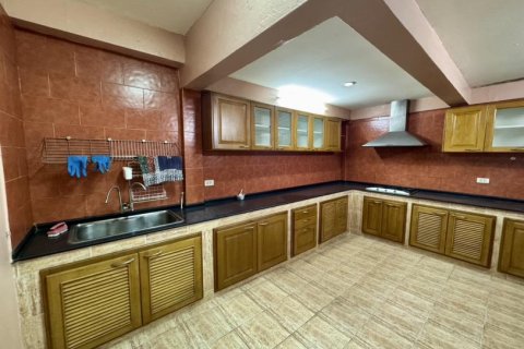 Townhouse in Bangkok, Thailand 3 bedrooms № 117876 - photo 8