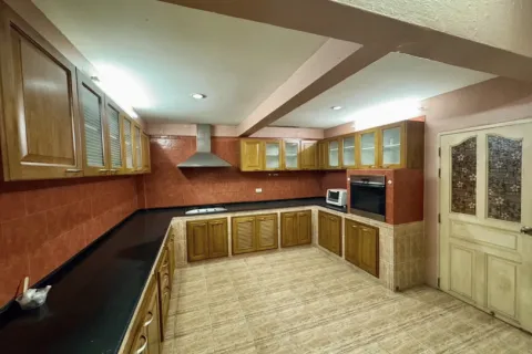 Townhouse in Bangkok, Thailand 3 bedrooms № 117876 - photo 9