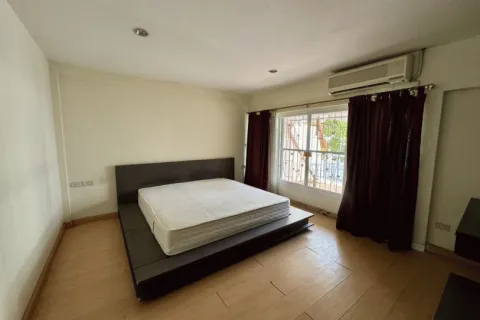 Townhouse in Bangkok, Thailand 3 bedrooms № 117876 - photo 20