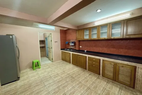 Townhouse in Bangkok, Thailand 3 bedrooms № 117876 - photo 10