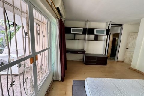 Townhouse in Bangkok, Thailand 3 bedrooms № 117876 - photo 23