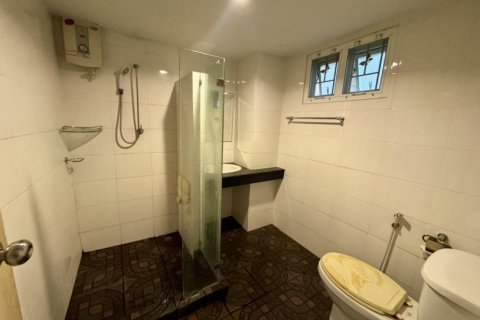 Townhouse in Bangkok, Thailand 3 bedrooms № 117876 - photo 18