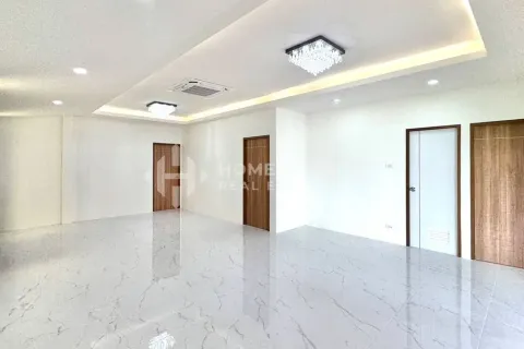 House in Phuket, Thailand 3 bedrooms № 155467 - photo 5