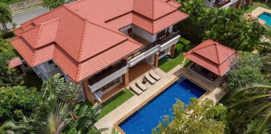 House in Bang Tao, Thailand 4 bedrooms № 168248