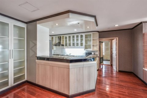 Condo in Bangkok, Thailand, 3 bedrooms  № 185834 - photo 10