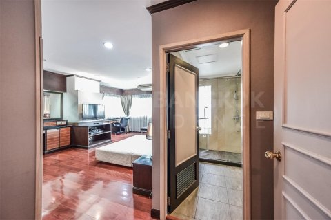 Condo in Bangkok, Thailand, 3 bedrooms № 185833 - photo 4