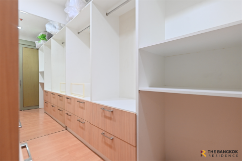 Condo in Bangkok, Thailand, 3 bedrooms № 184706 - photo 4