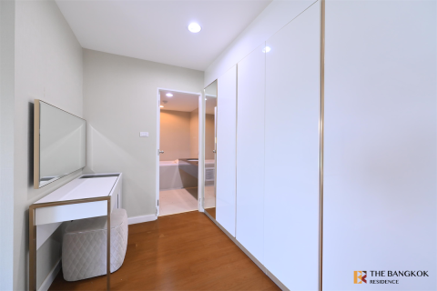 Condo in Bangkok, Thailand, 5 bedrooms № 184703 - photo 2