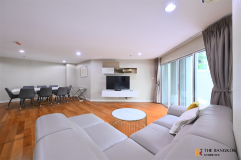 Condo in Bangkok, Thailand, 5 bedrooms № 184707 - photo 2