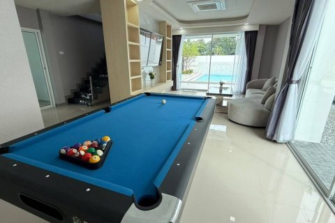 Villa in Pattaya, Thailand 5 bedrooms № 135235 - photo 6