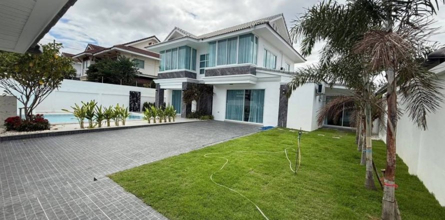 Villa in Pattaya, Thailand 5 bedrooms № 135235