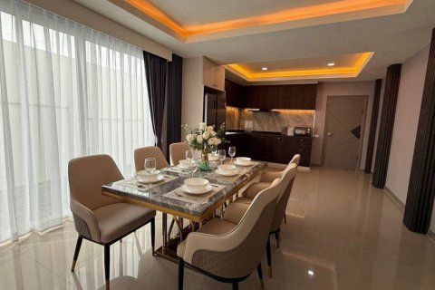 Villa in Pattaya, Thailand 5 bedrooms № 135235 - photo 9