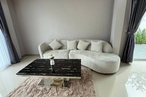 Villa in Pattaya, Thailand 5 bedrooms № 135235 - photo 4