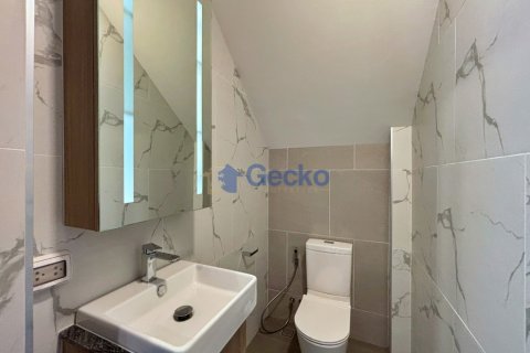 House in Pattaya, Thailand 4 bedrooms № 195799 - photo 18