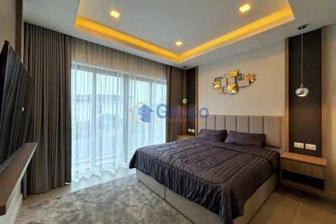 House in Pattaya, Thailand 4 bedrooms № 195799 - photo 28