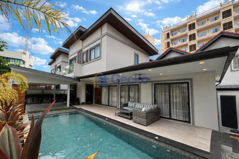 House in Pattaya, Thailand 4 bedrooms № 195799