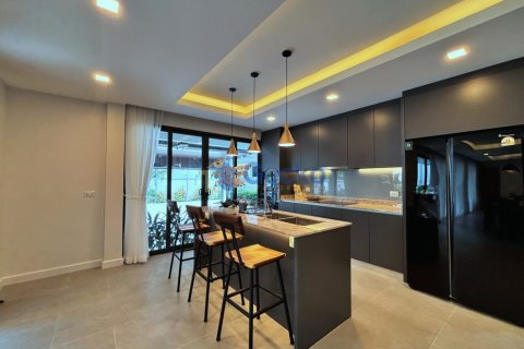 House in Pattaya, Thailand 4 bedrooms № 195799 - photo 5