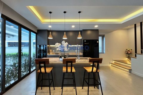 House in Pattaya, Thailand 4 bedrooms № 195799 - photo 9