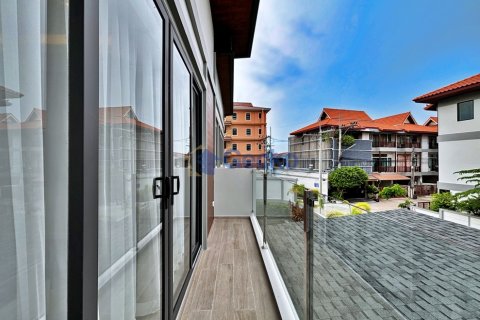 House in Pattaya, Thailand 4 bedrooms № 195799 - photo 25