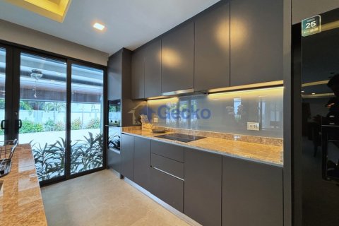 House in Pattaya, Thailand 4 bedrooms № 195799 - photo 12