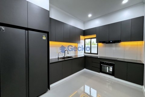 House in Pattaya, Thailand 3 bedrooms № 195800 - photo 3