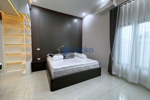 House in Pattaya, Thailand 3 bedrooms № 195800 - photo 23