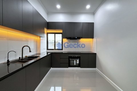 House in Pattaya, Thailand 3 bedrooms № 195800 - photo 11