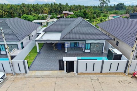 House in Pattaya, Thailand 3 bedrooms № 195800 - photo 2